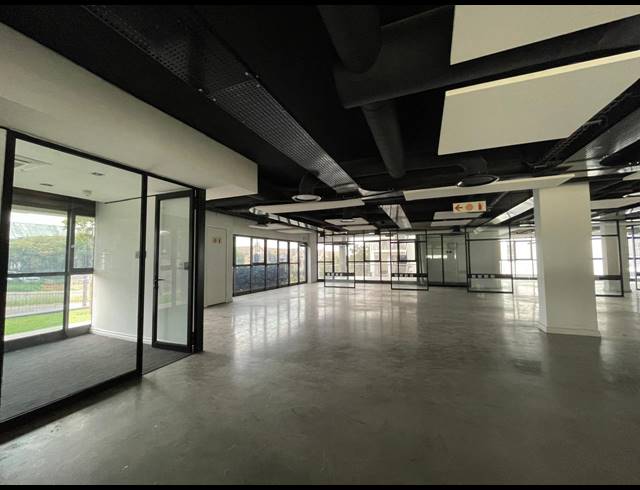 2,592M² OFFICE TO LET IN BRYANSTON